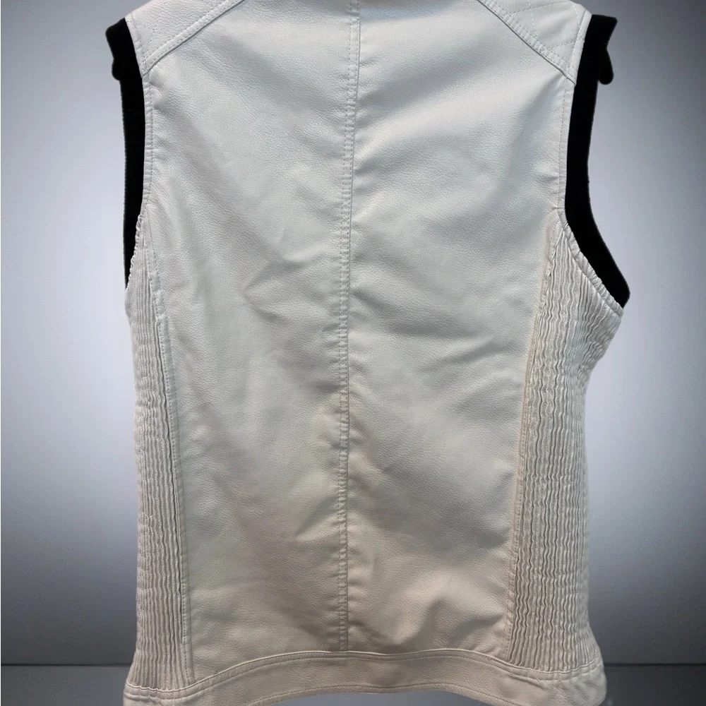 FRIEDA White Faux Leather Quilted Vest with Black Trim - Picture 2 of 6